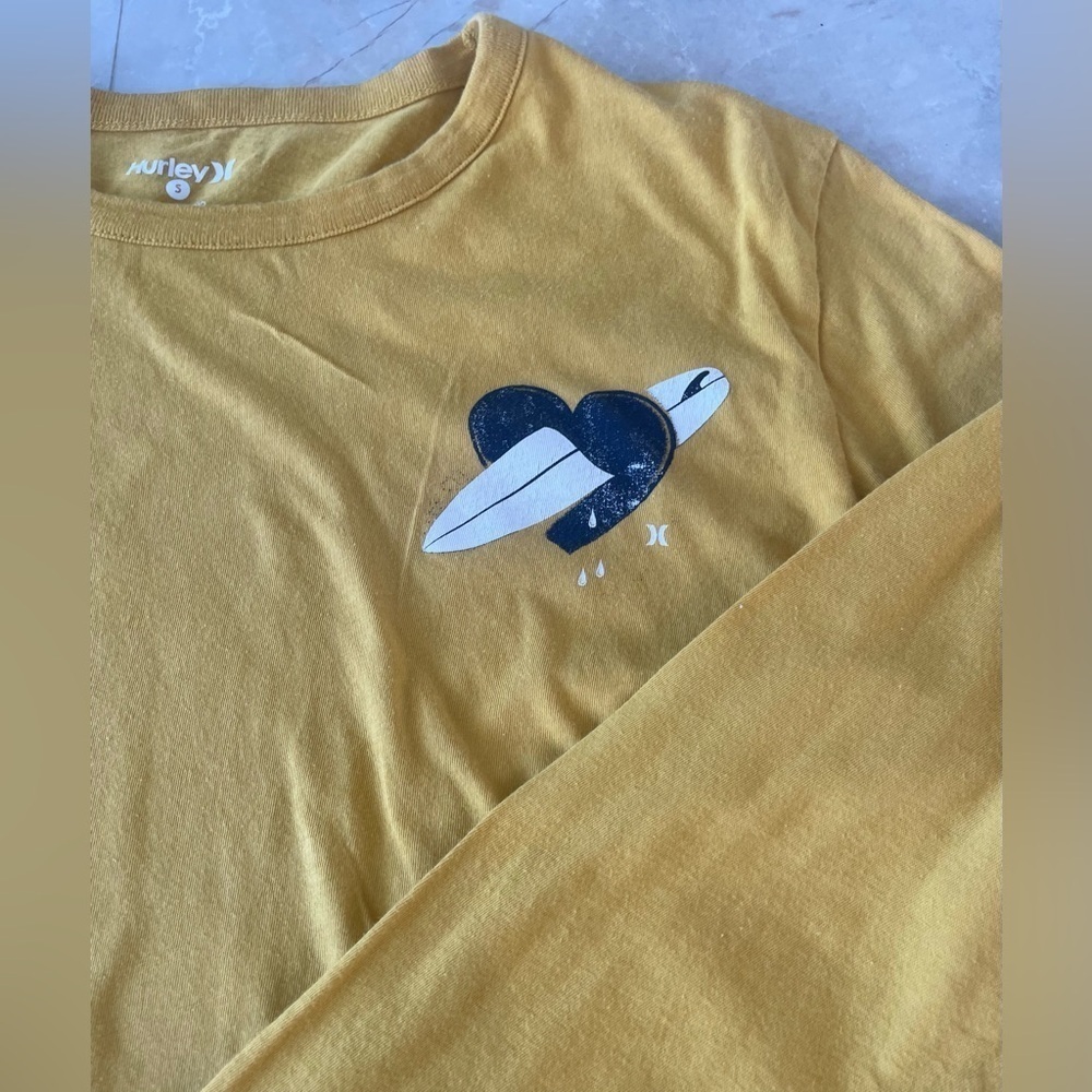 Hurley Tshirt Size Sm Color Yellow Long Sleeve Men UPF Athletic Top Logo Front - Picture 4 of 8